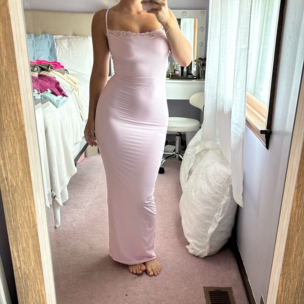 pink lace bodycon dress